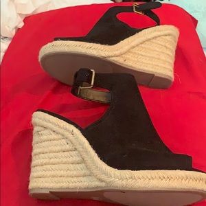 Universal Thread 8 1/2 wedge sandal